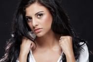 Giovanna posing in a photoshoot